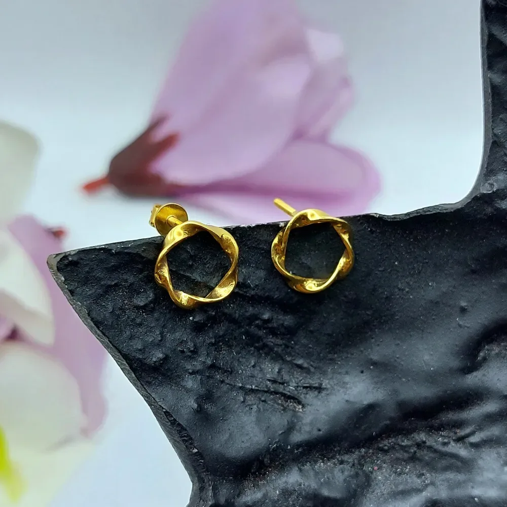 9kt Gold Twisted Loop Studs