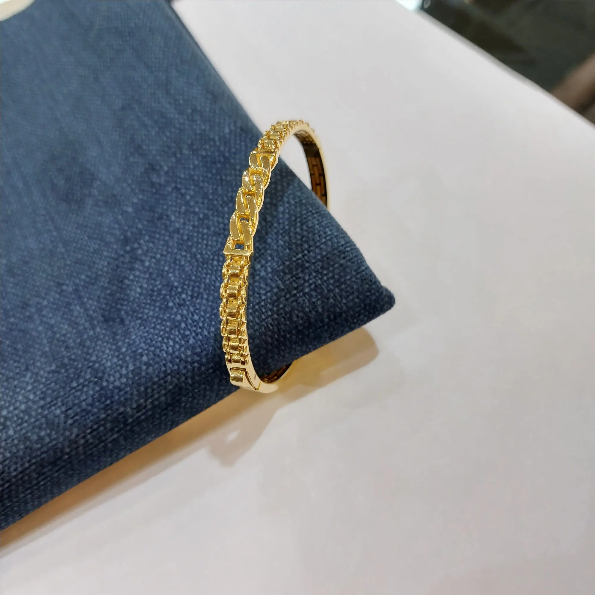 Trendy Gold Kada