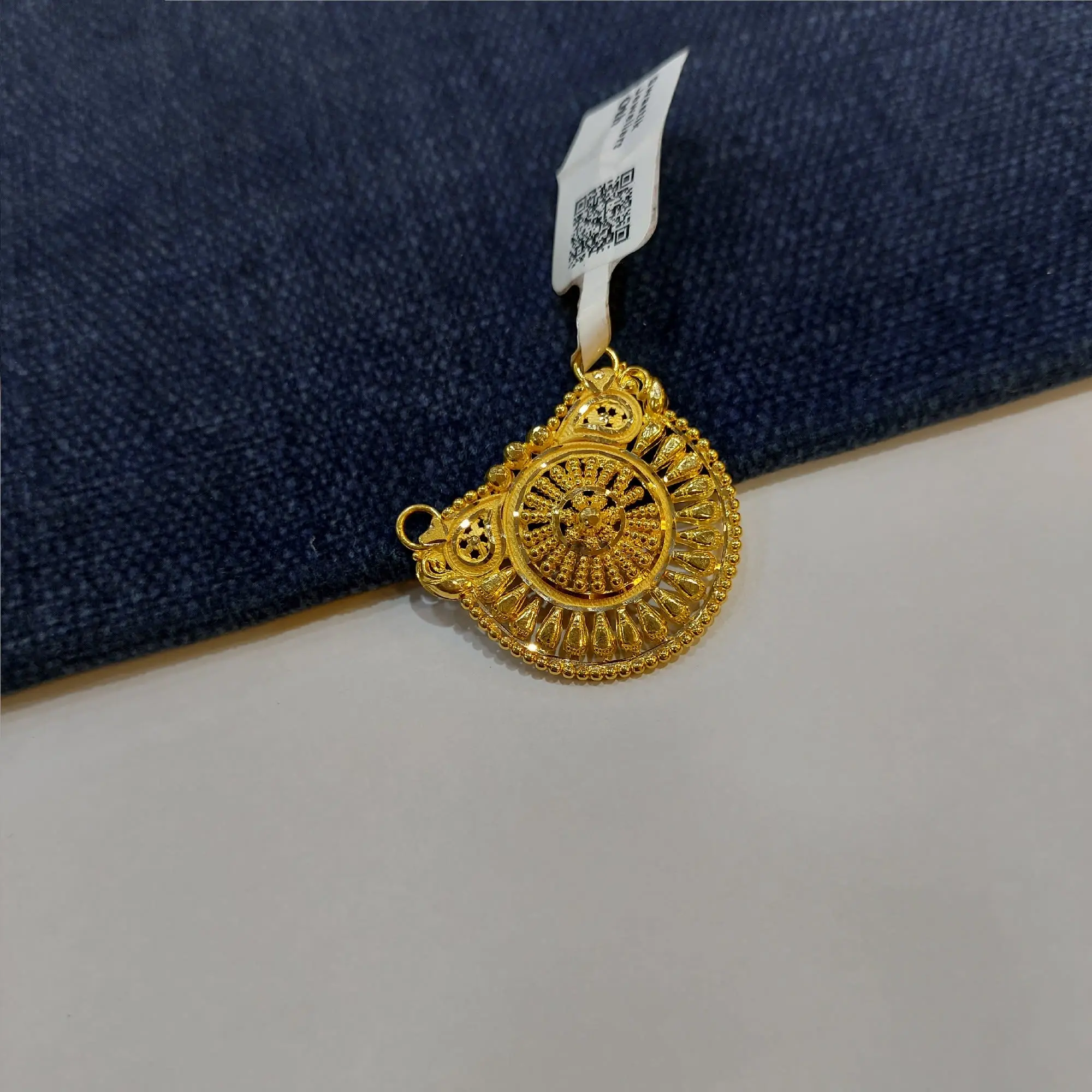 Trendy Gold Mangalsutra Pendant