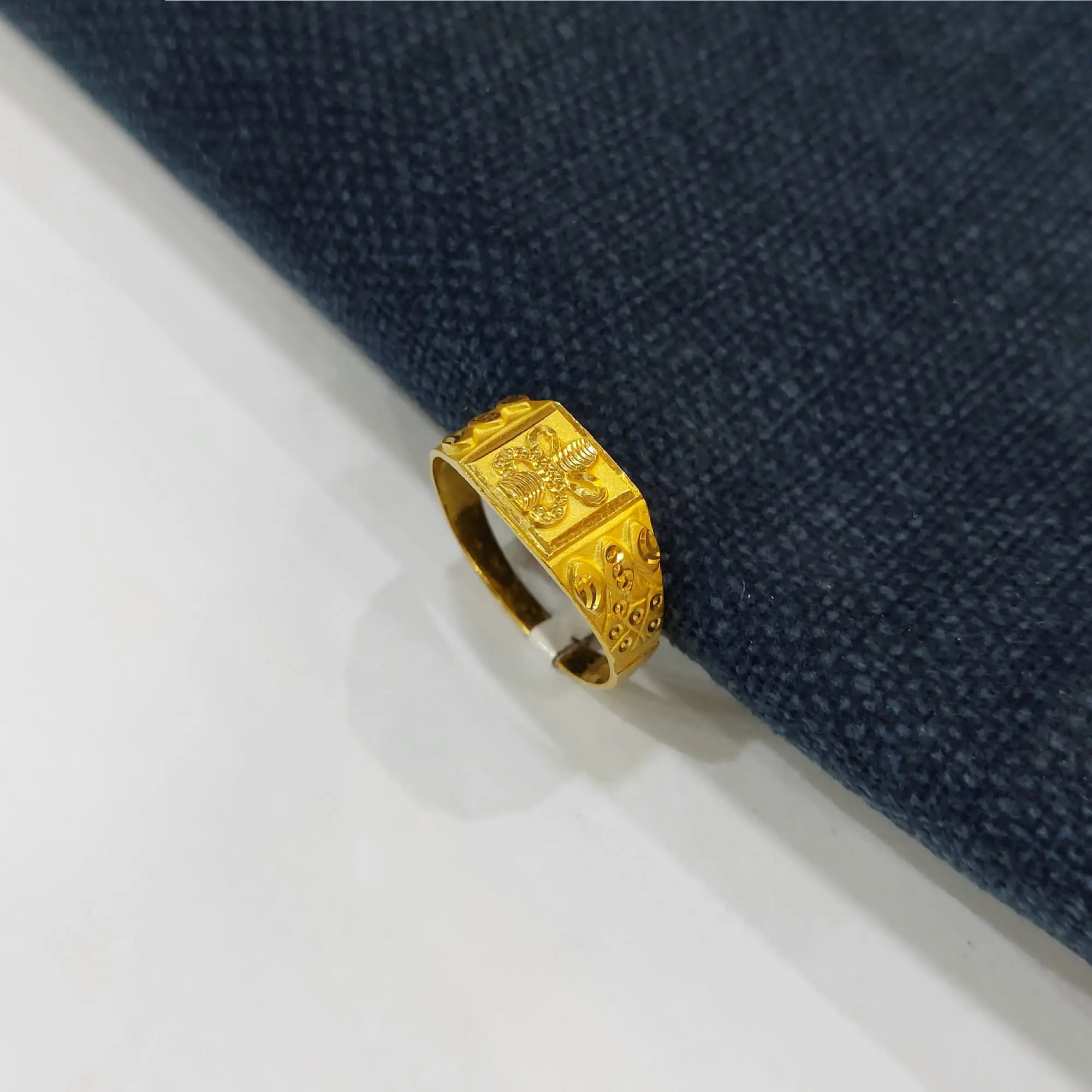 Style Gold Gents Ring
