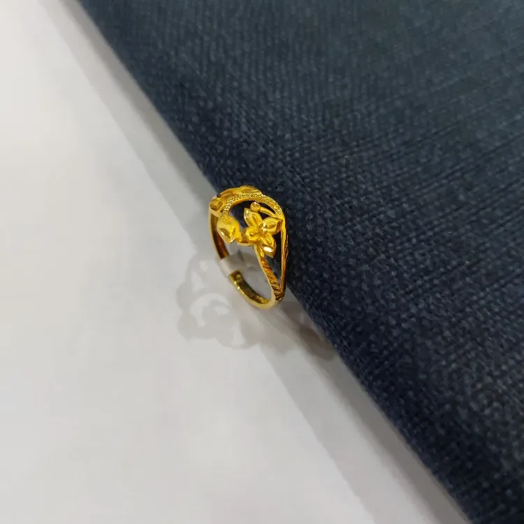 Style Gold Ladies Ring