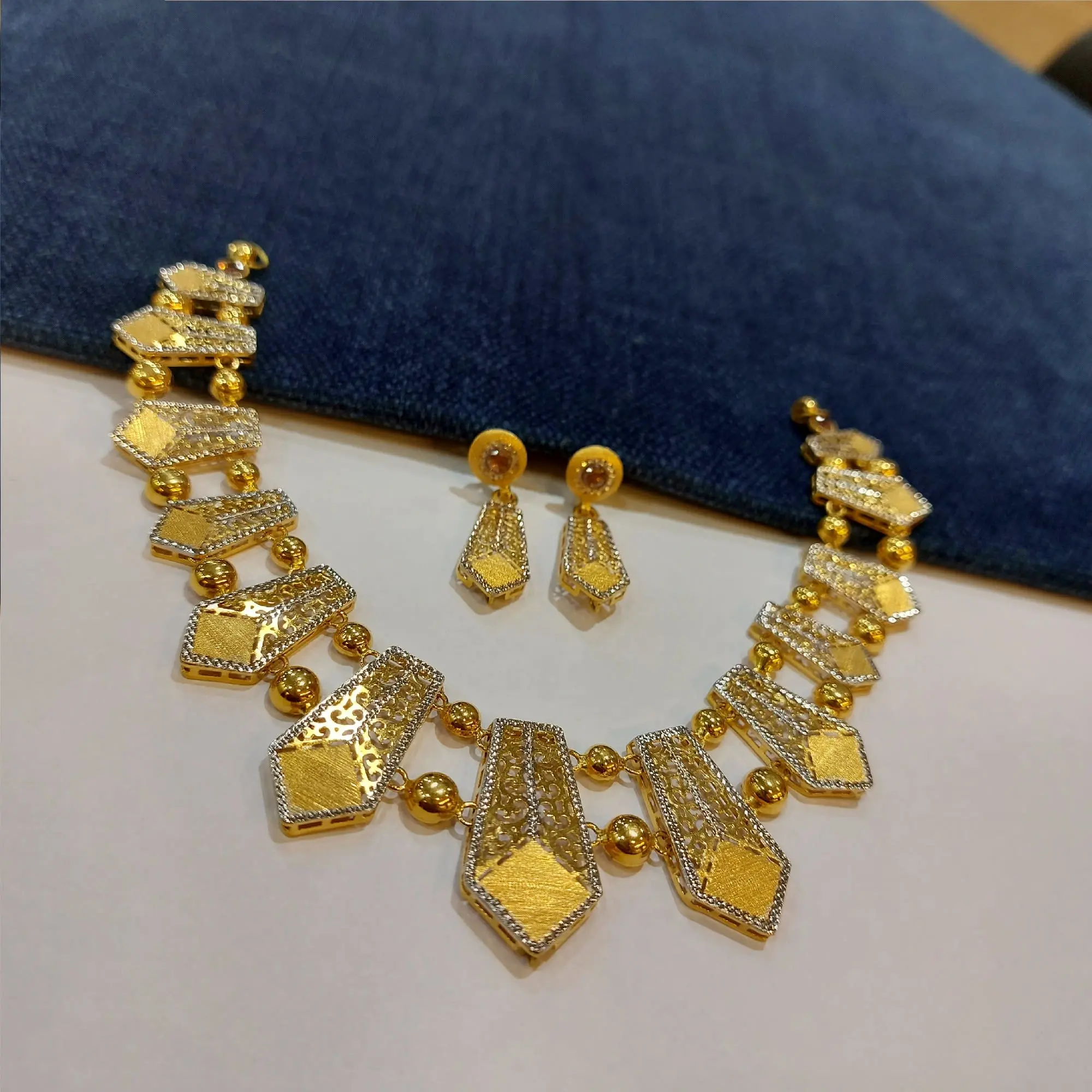 Traditional Gold Necklace With White Rodium