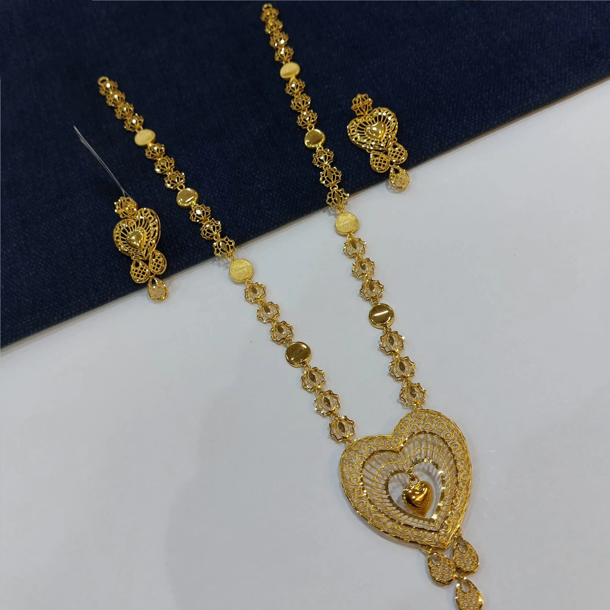 Style Gold Ladies Necklace