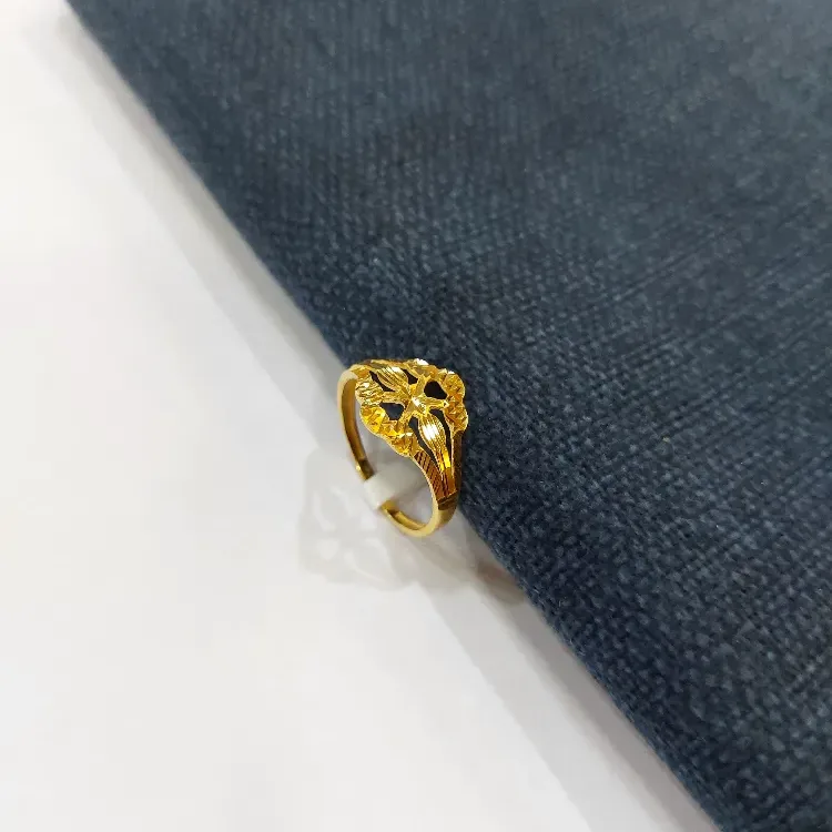 Ladies Gold Ring