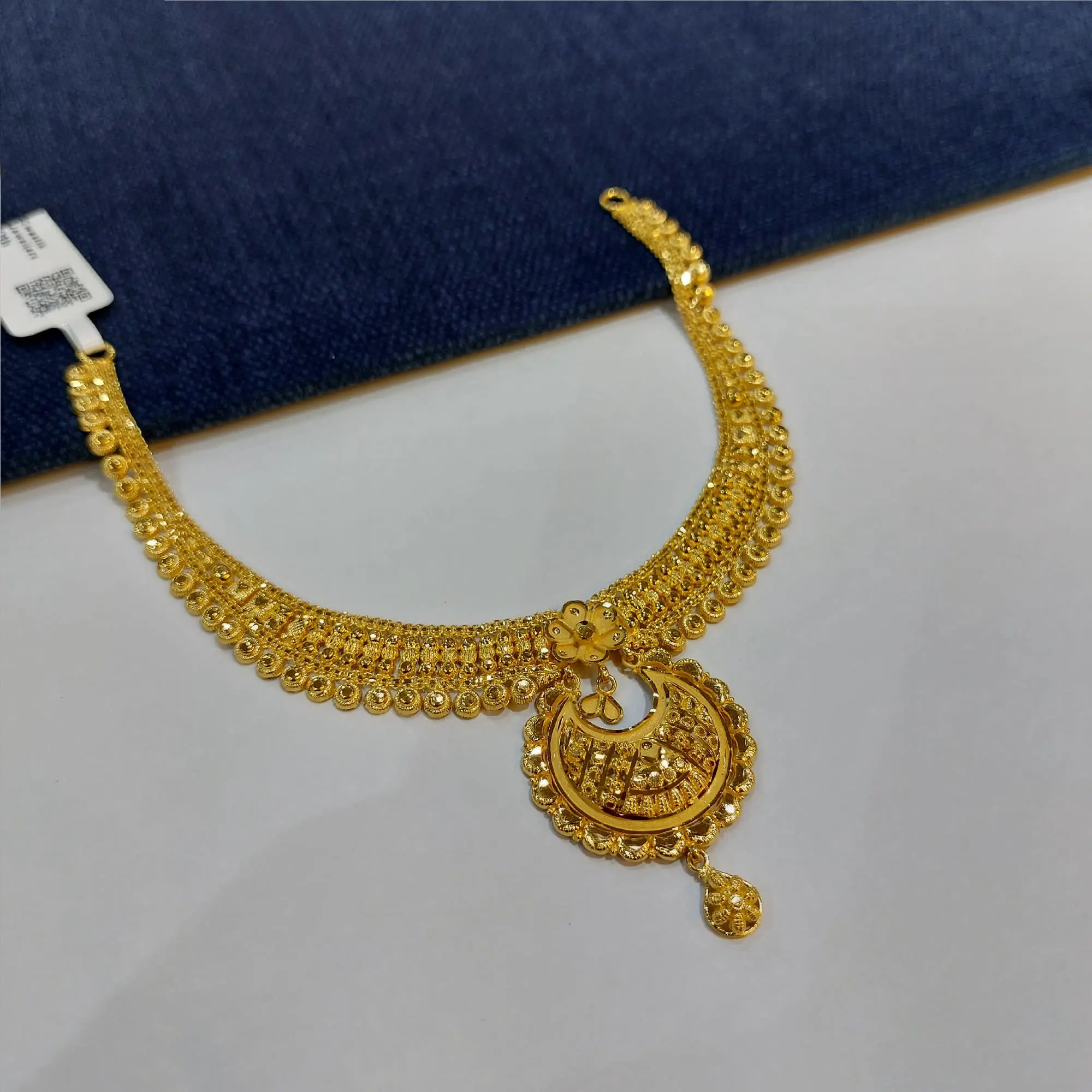 Trending Gold Short Necklace