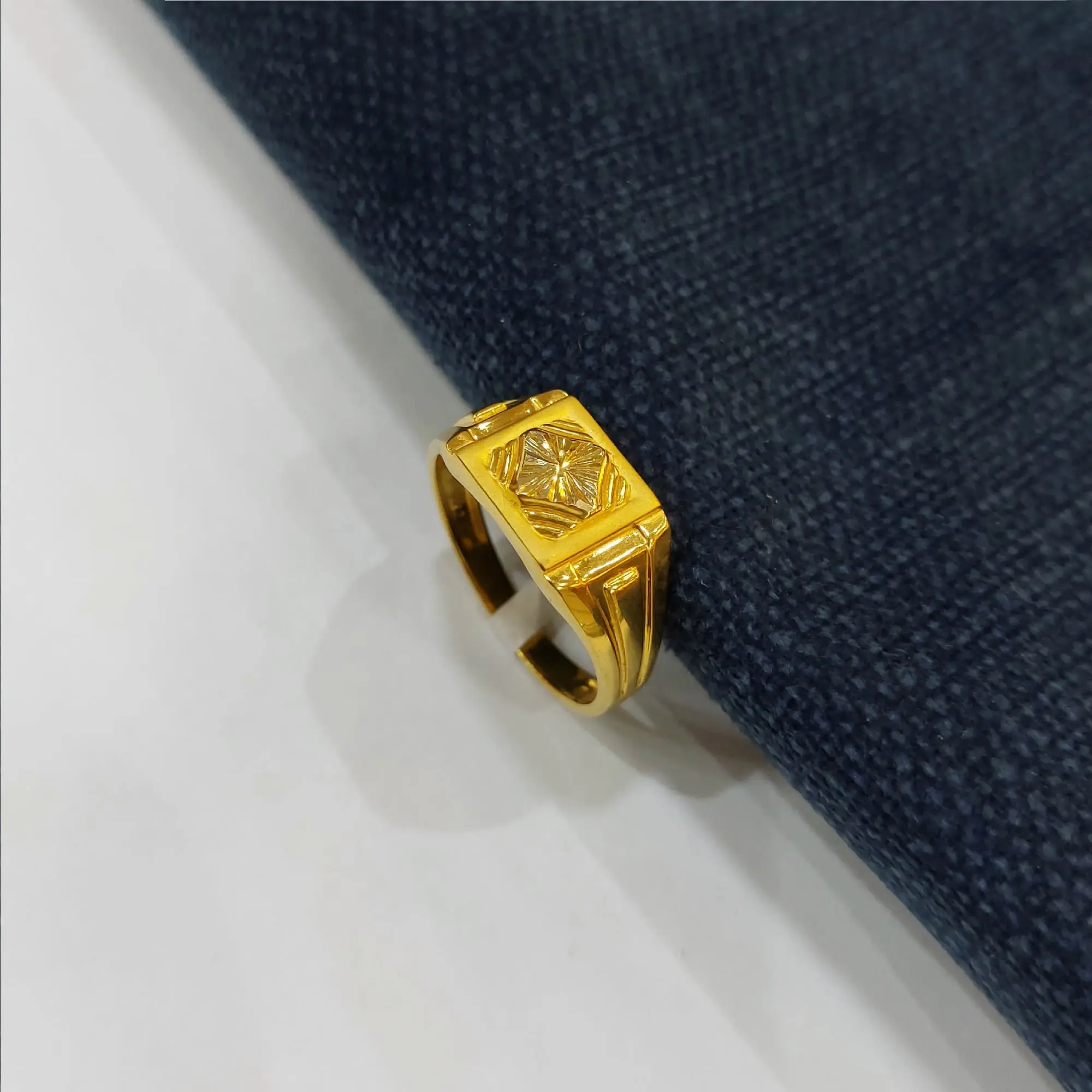 Style Gold Gents Ring