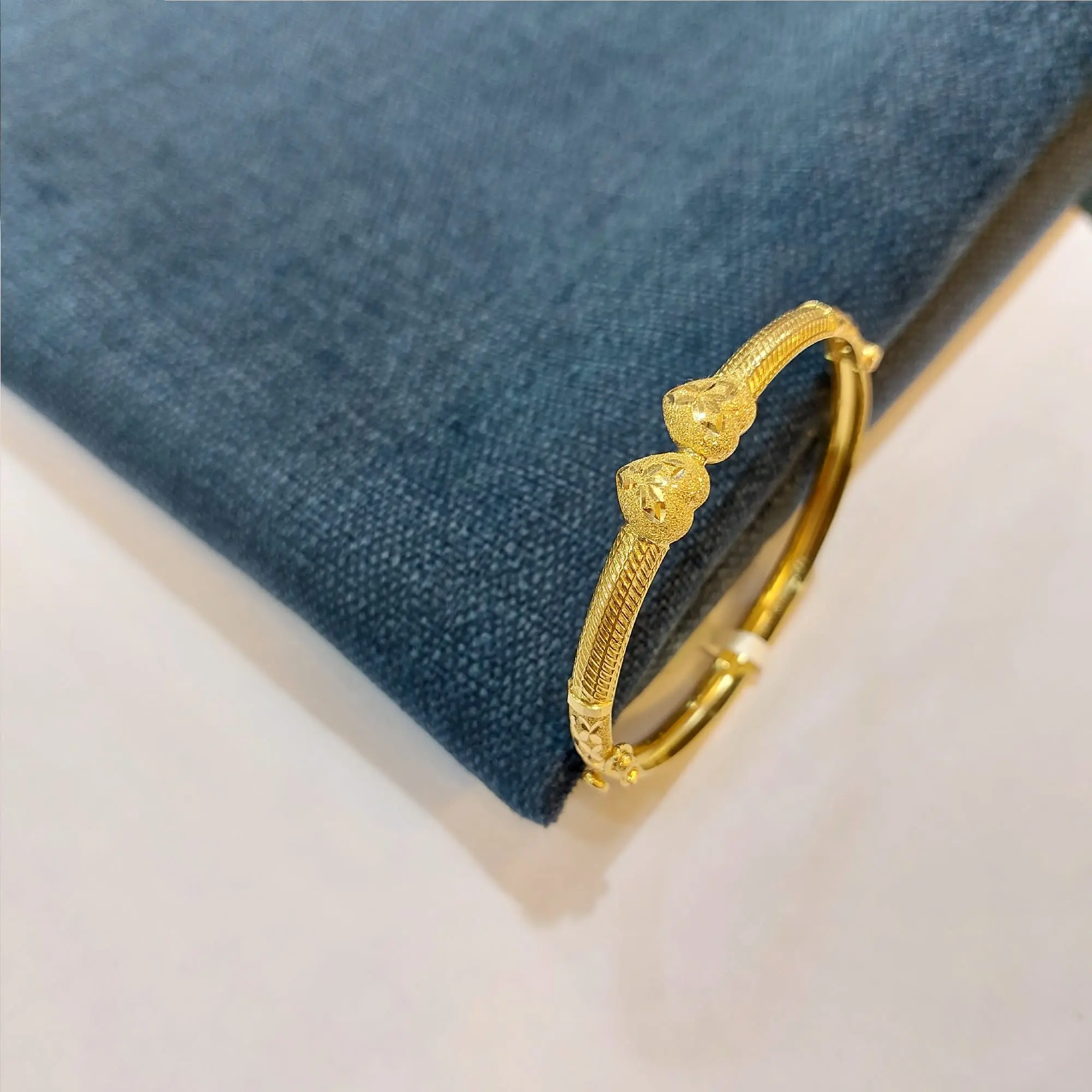 Ladies Kada With Premium Polish