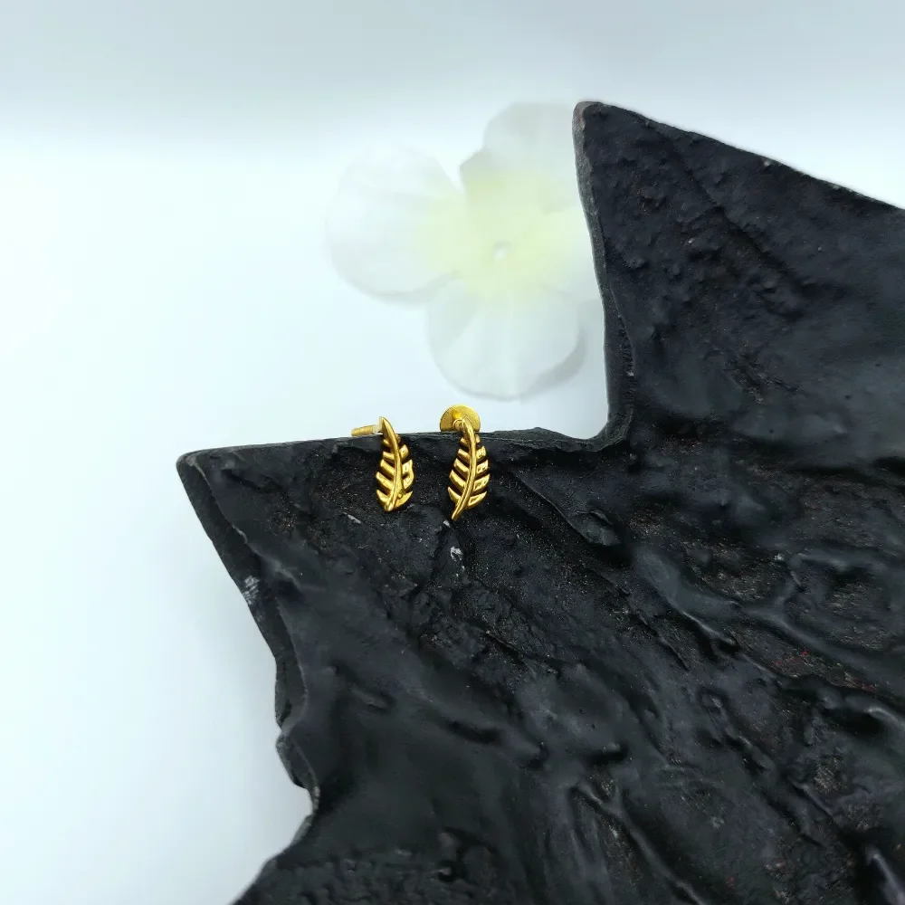 leafy 9kt Gold Stud Earrings