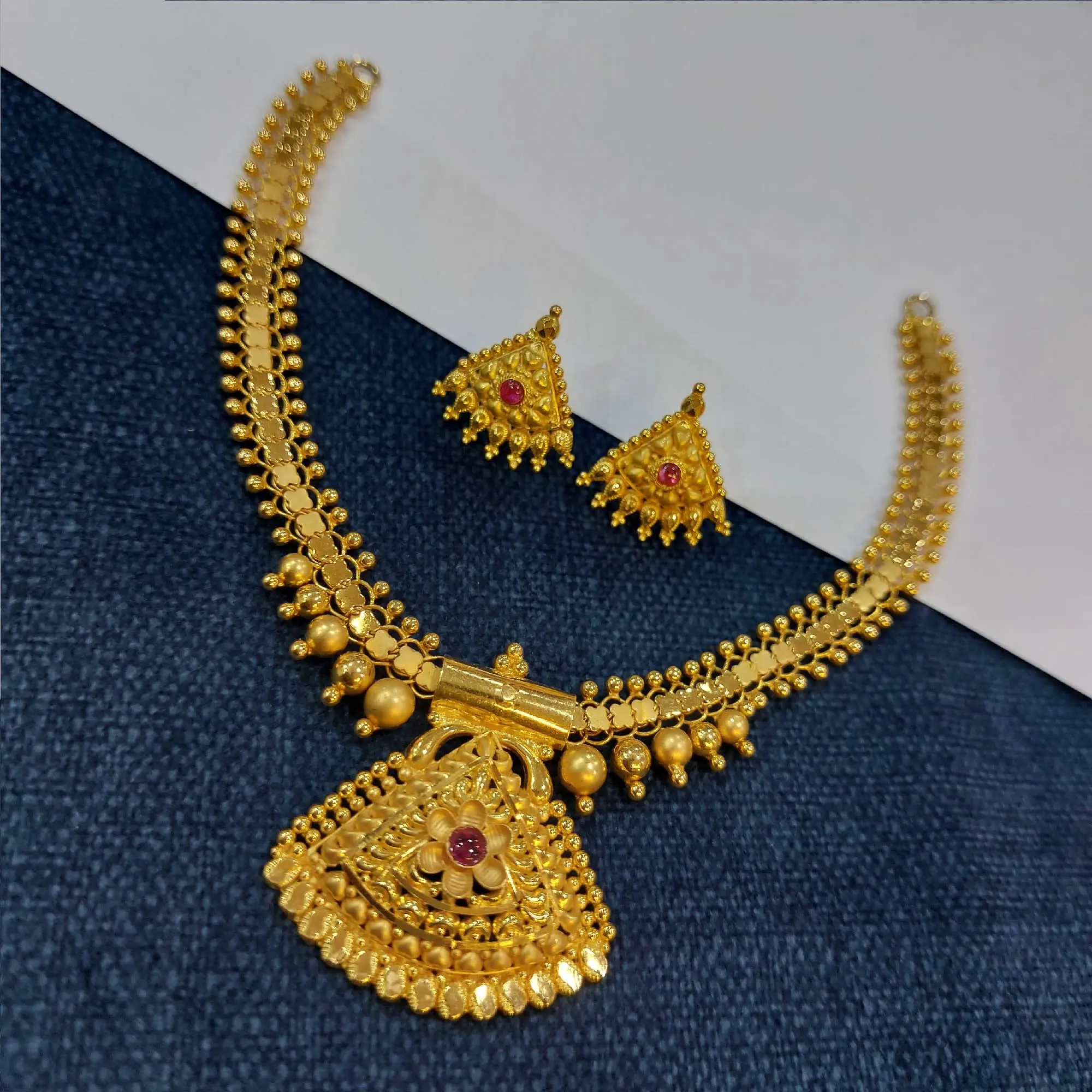 Traditionalclassy Gold Necklace