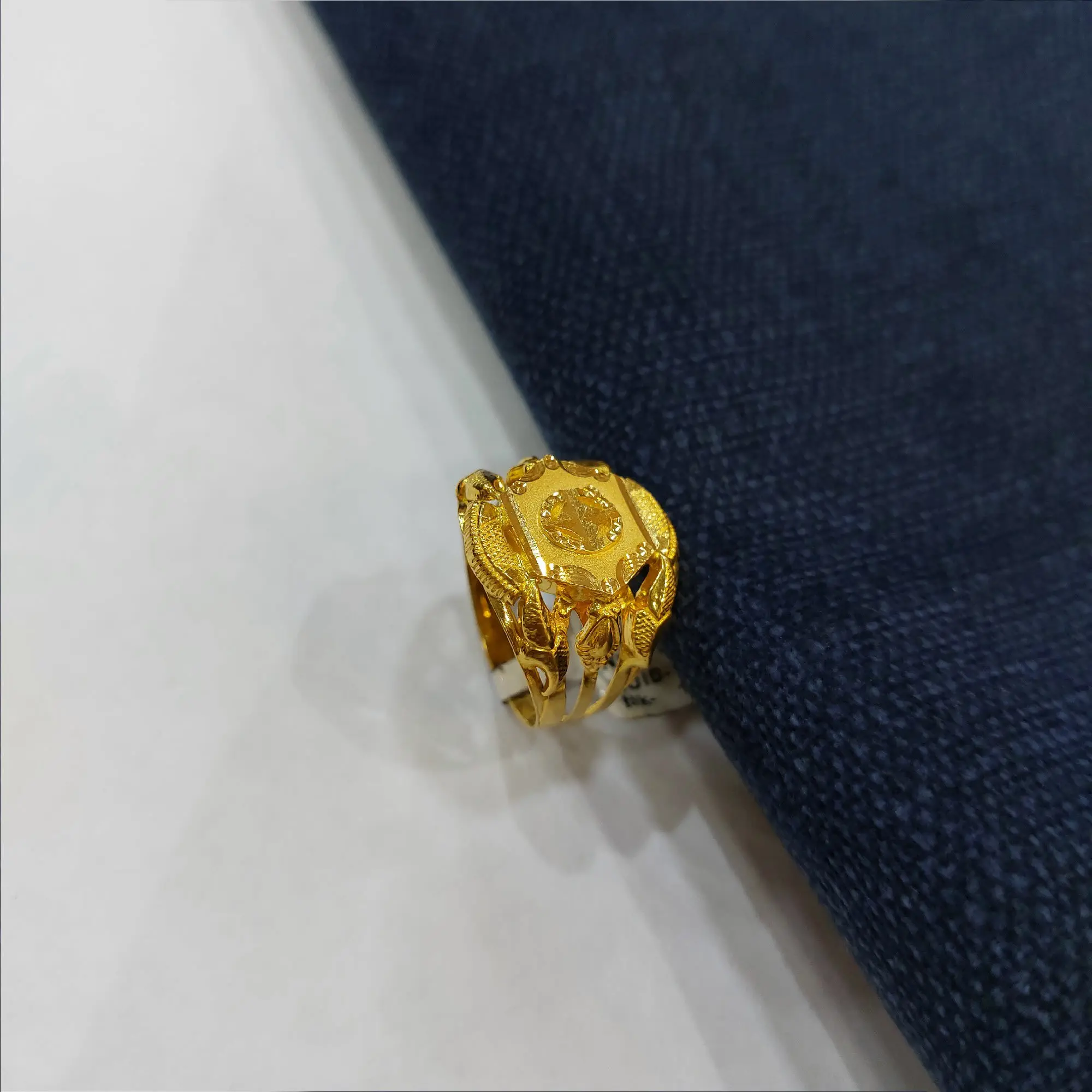 Style Gold Gents Ring