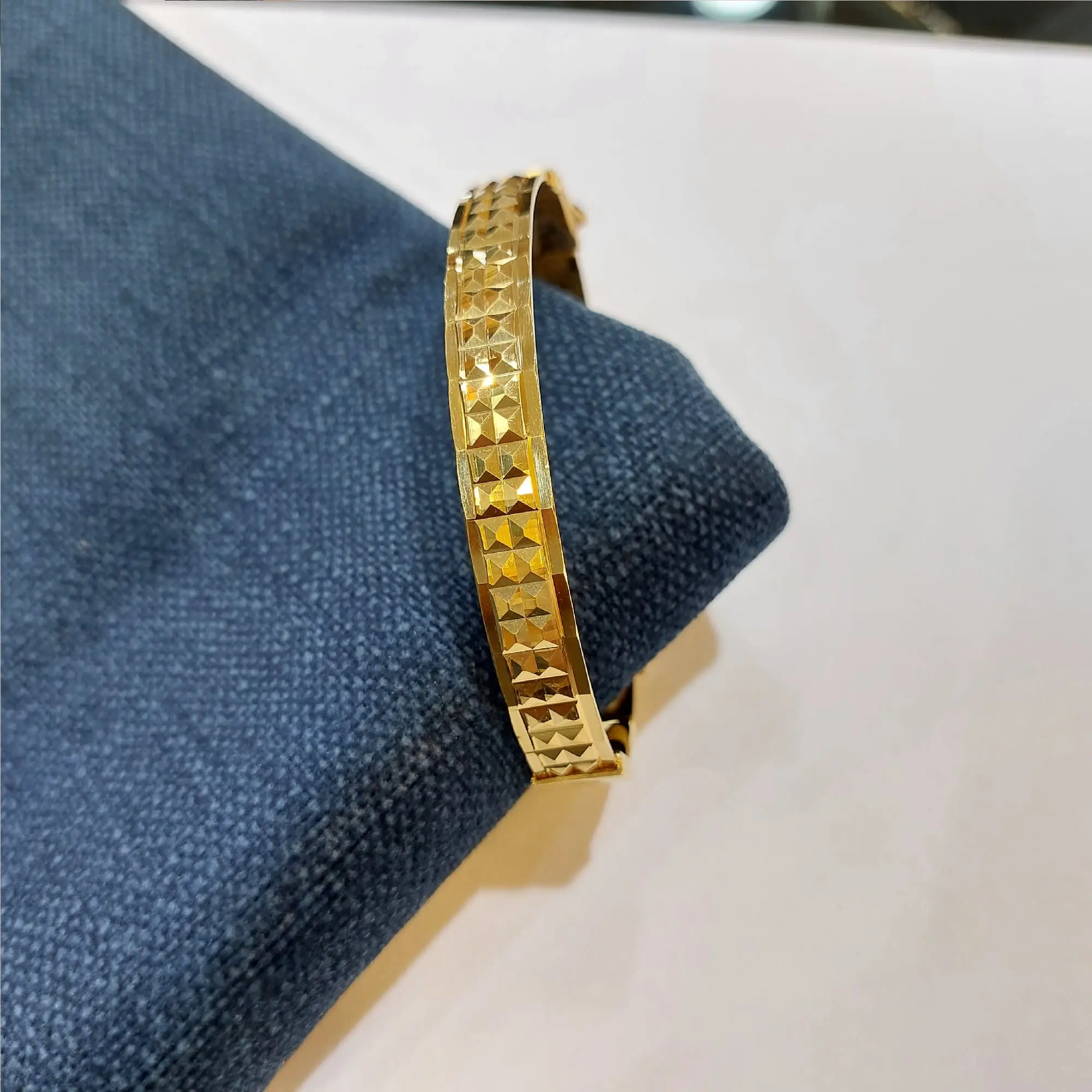 Trendy Gold Kada 