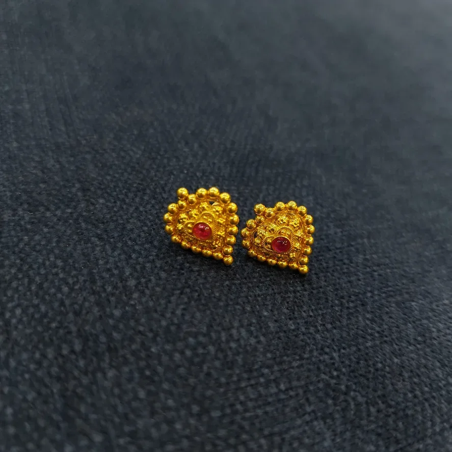 Trending Gold Tops