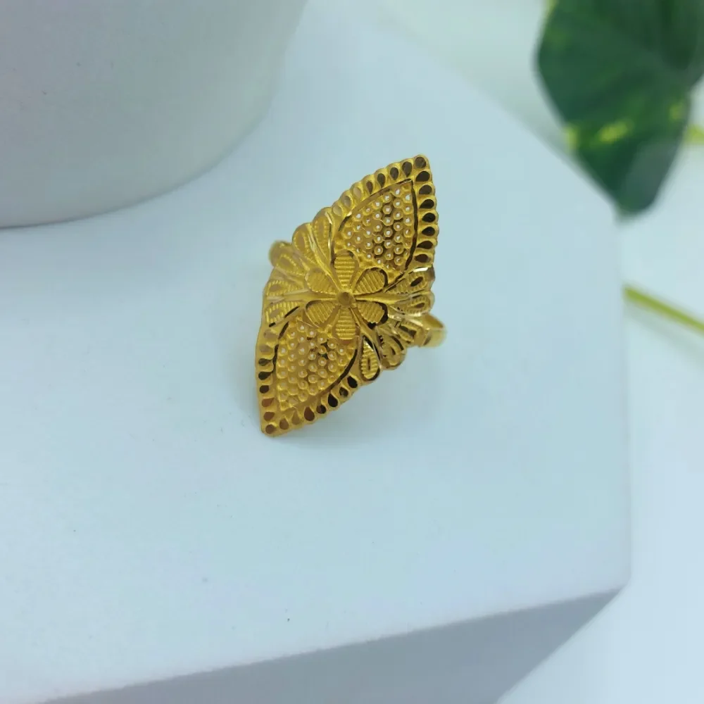 Floral Elegance Gold Ring