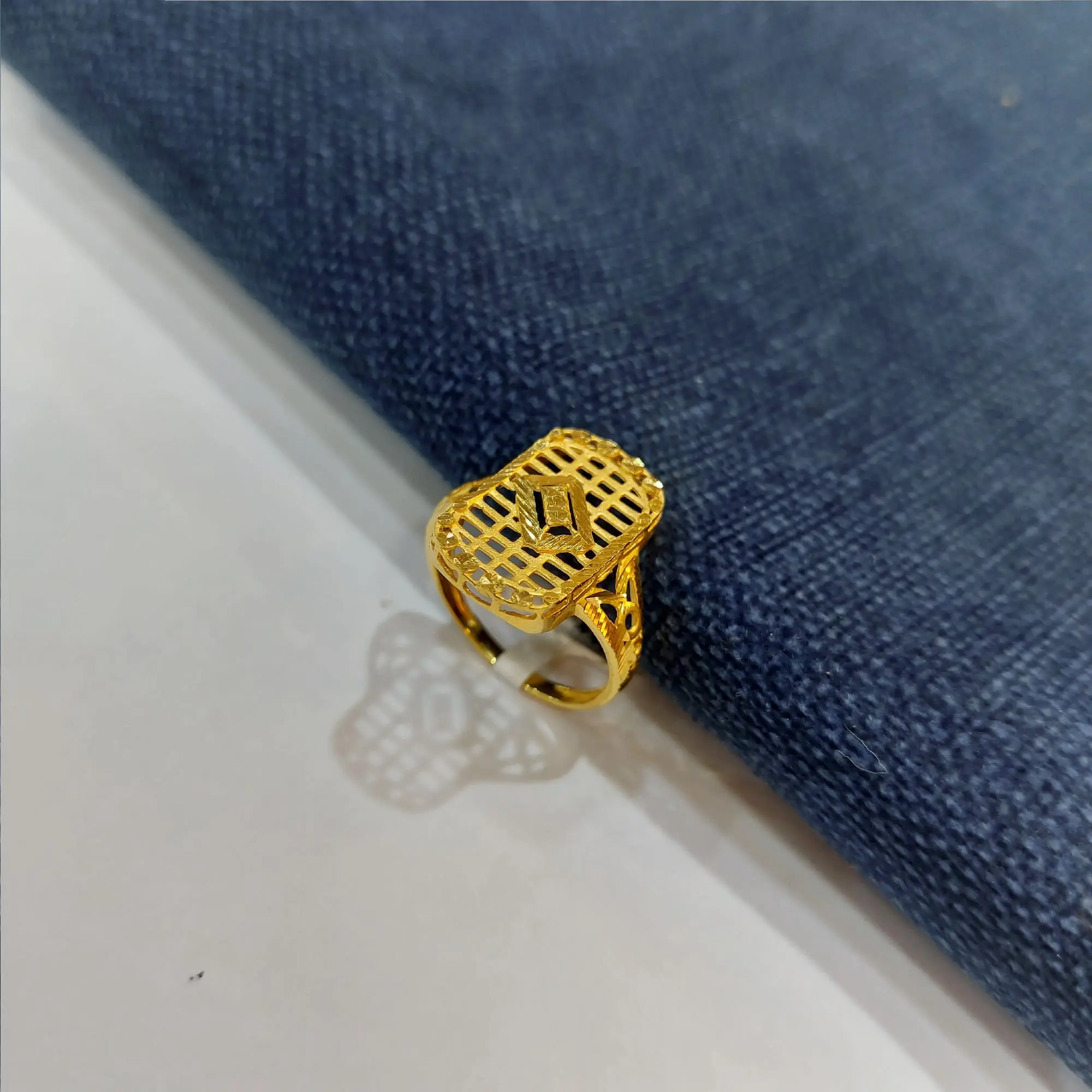 Ladies Gold Ring