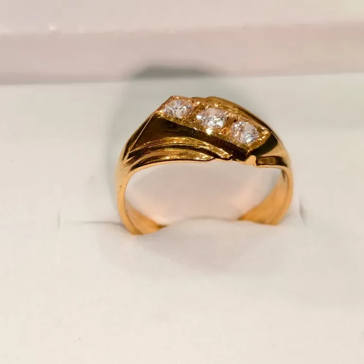 ledies stone finger Ring