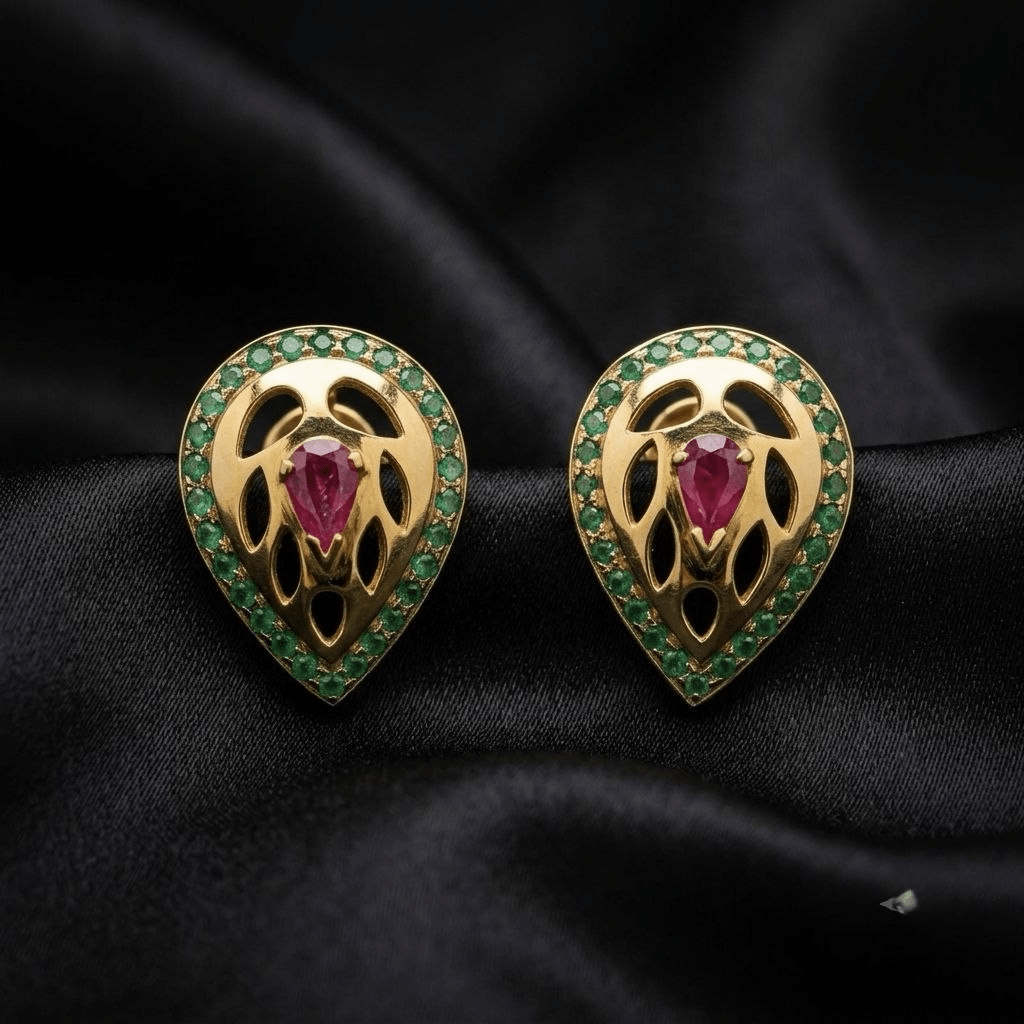 Almond earring in green stone