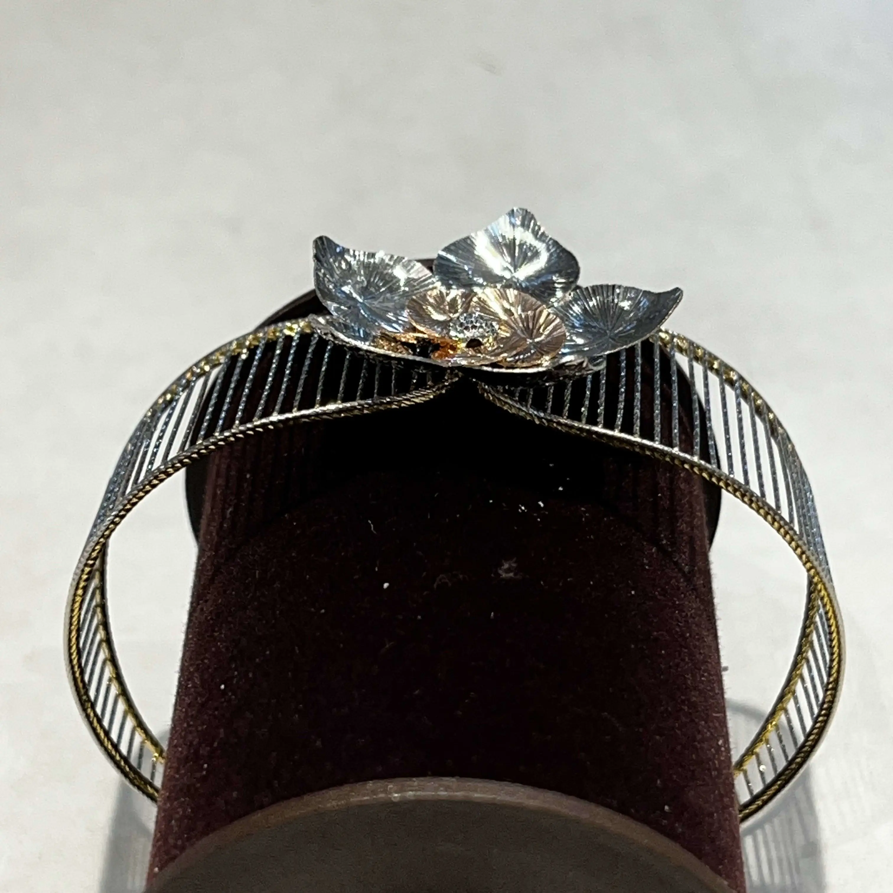 Light weight  22k Flower bracelet