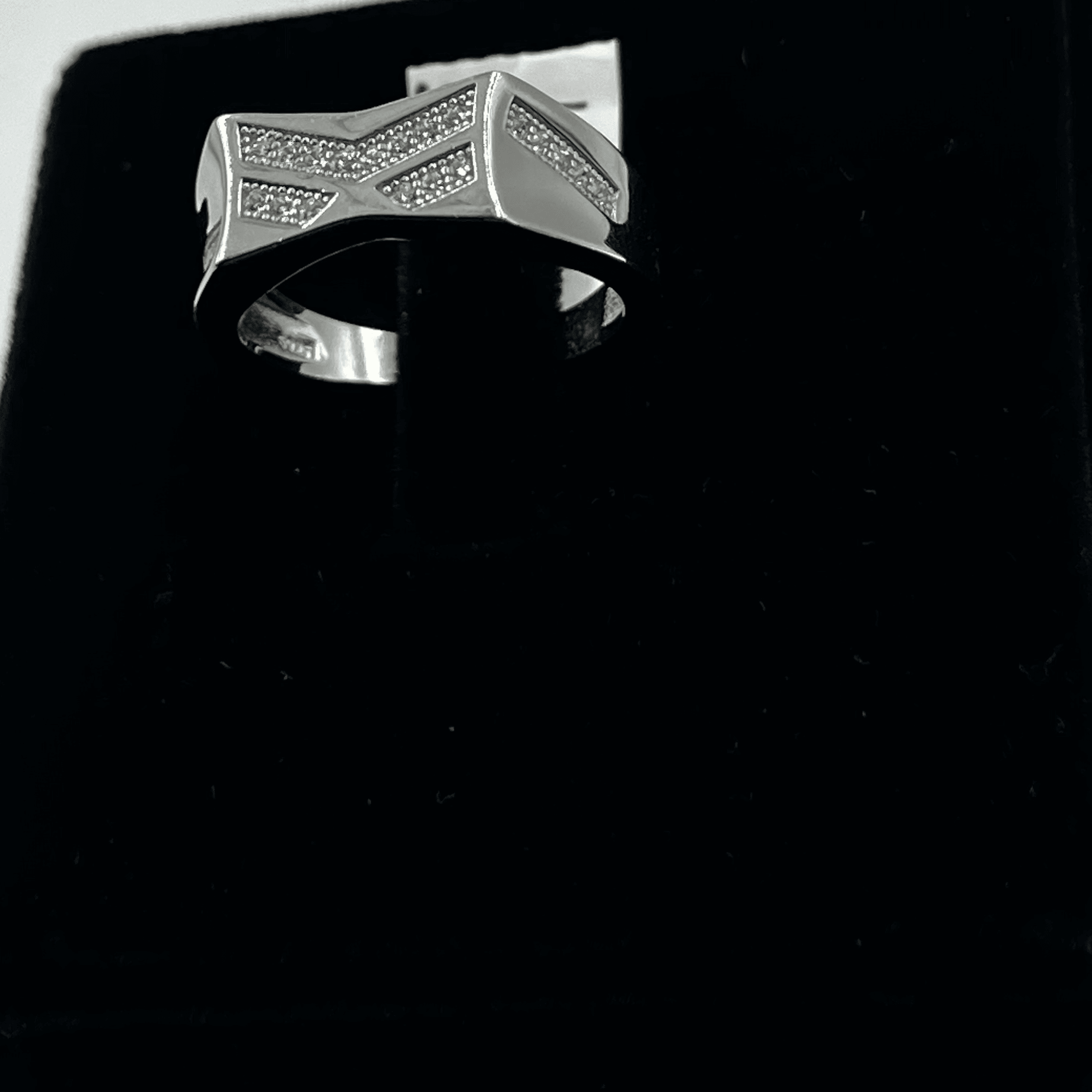 v Stone Ring