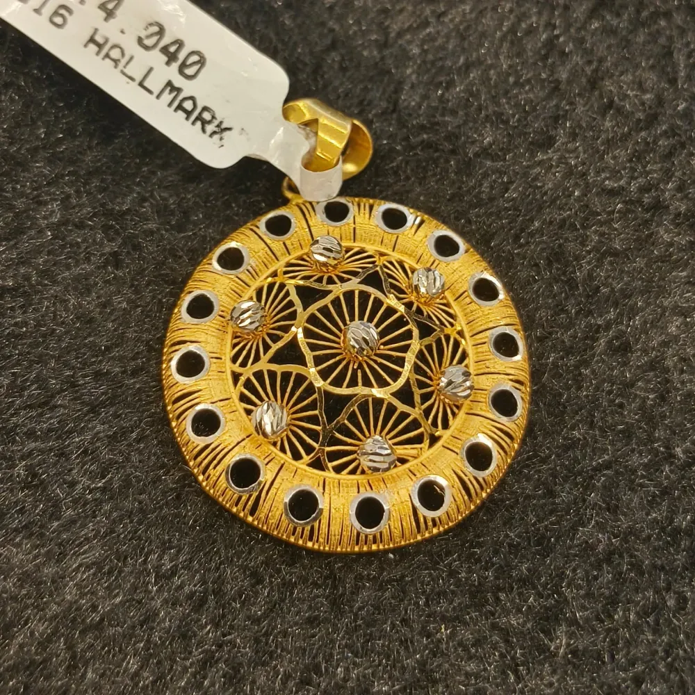 Fancy White Gold Round Dollar